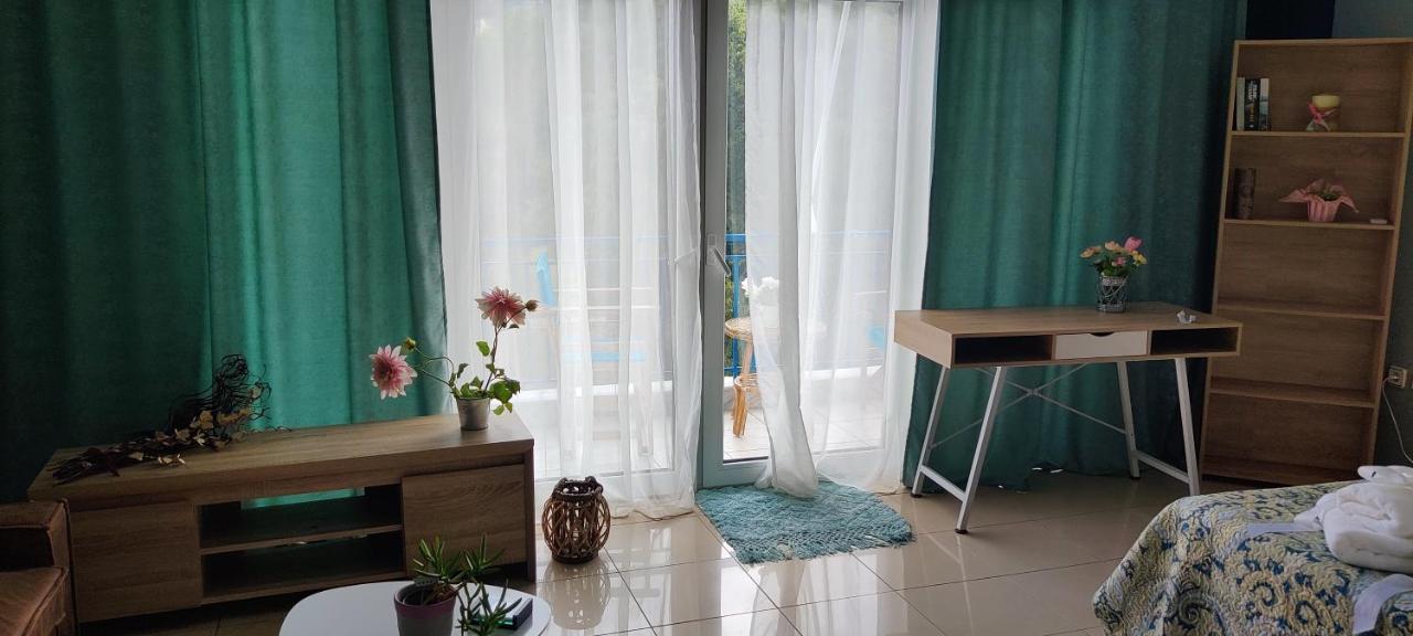 Hospitable Appartment In The Central Park, Xanthi Bagian luar foto
