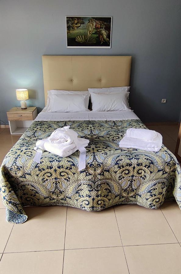 Hospitable Appartment In The Central Park, Xanthi Bagian luar foto