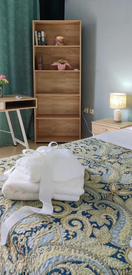 Hospitable Appartment In The Central Park, Xanthi Bagian luar foto