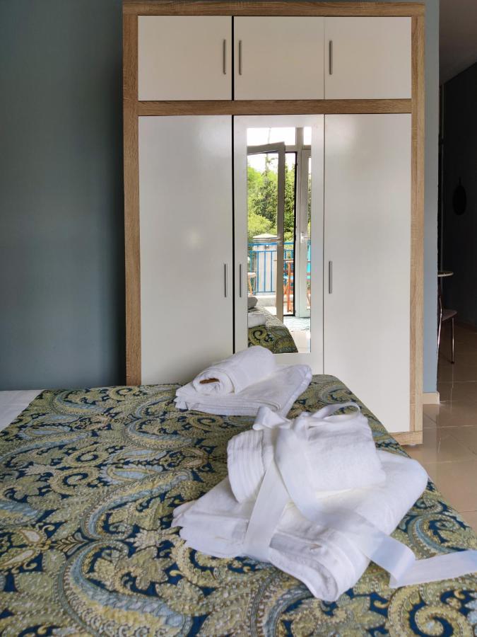 Hospitable Appartment In The Central Park, Xanthi Bagian luar foto