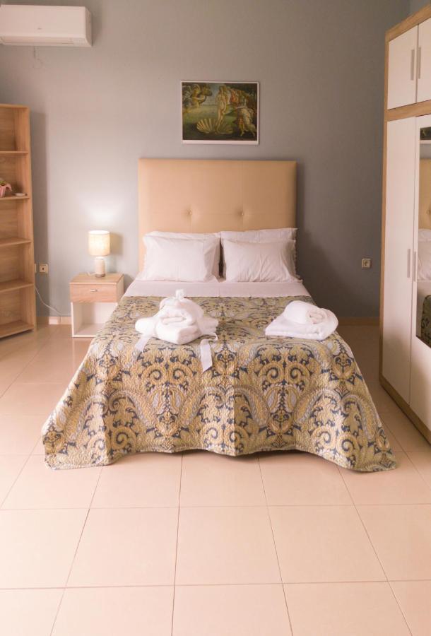 Hospitable Appartment In The Central Park, Xanthi Bagian luar foto