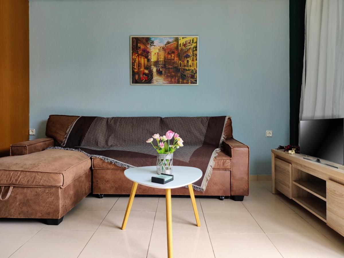 Hospitable Appartment In The Central Park, Xanthi Bagian luar foto