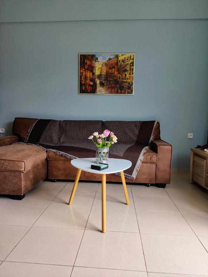 Hospitable Appartment In The Central Park, Xanthi Bagian luar foto