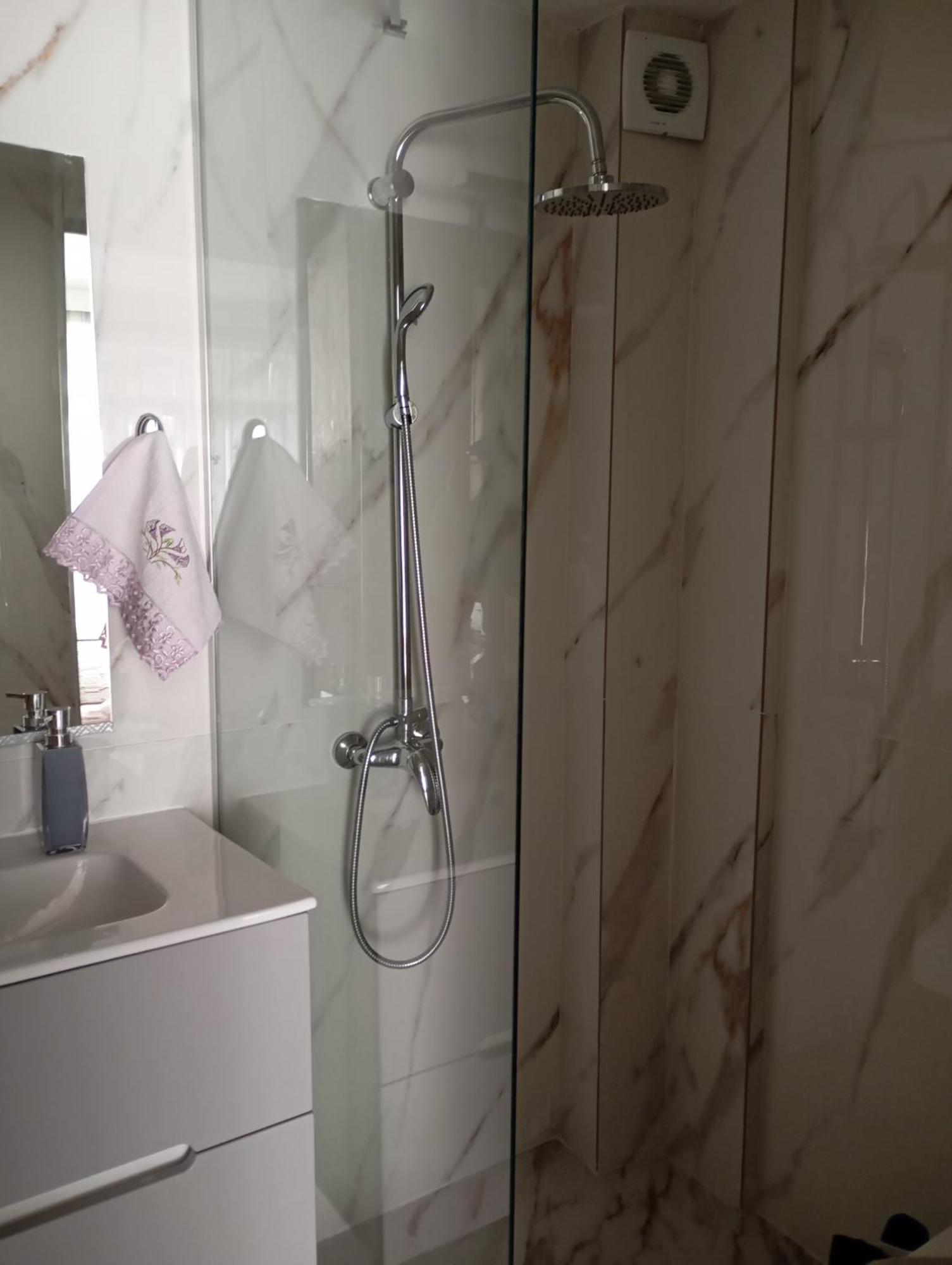 Hospitable Appartment In The Central Park, Xanthi Bagian luar foto